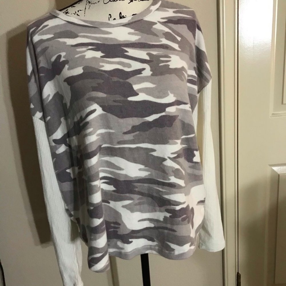 Women's Sweet Romeo Sweater Camo Gray White Large